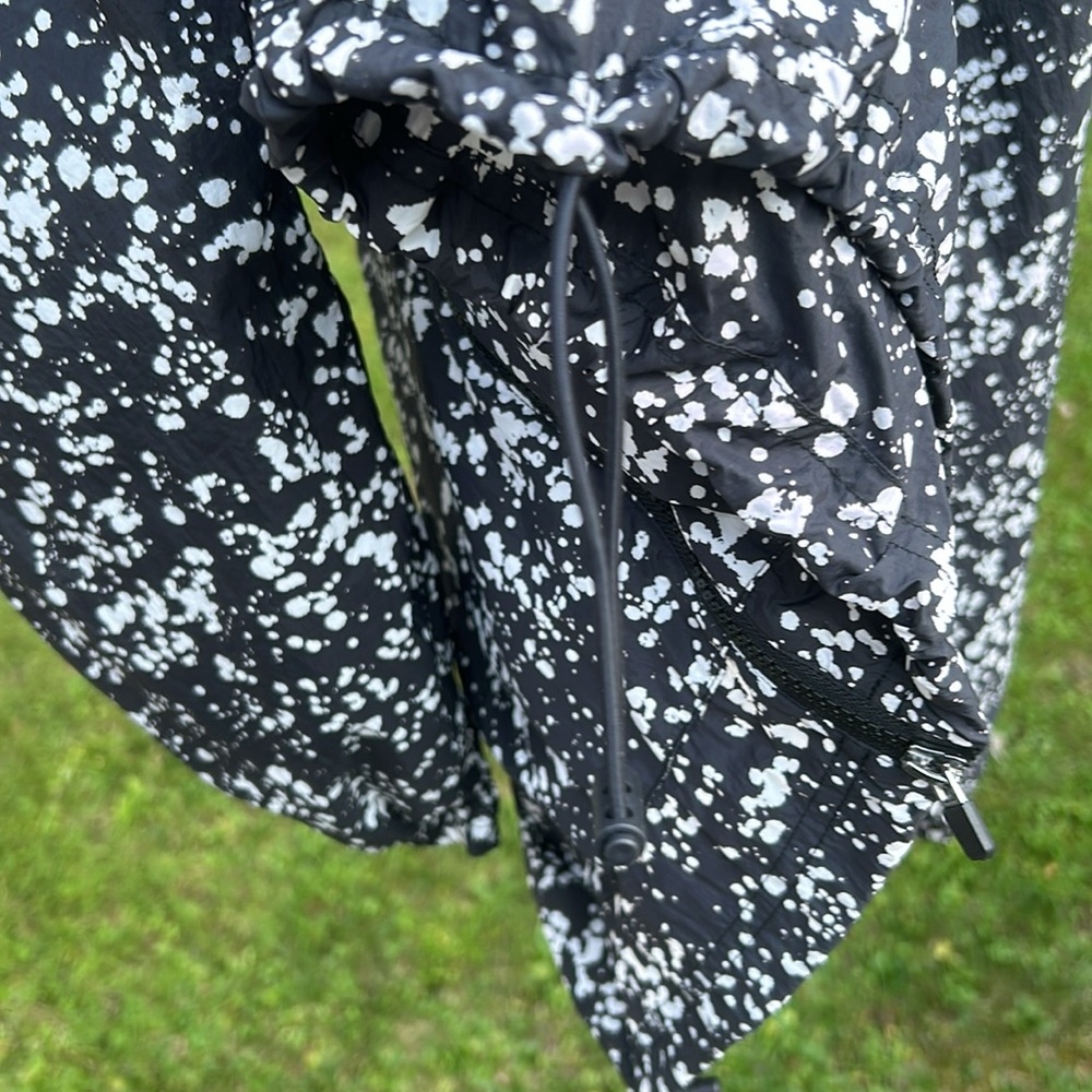 Fabletics Oversized Flyweight Zipper Nylon Windbr… - image 5